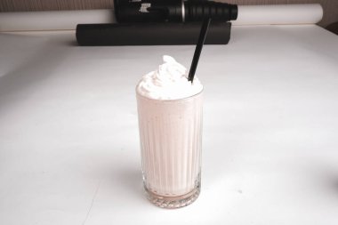 Lezzetli renkli kokteyller, parti kokteylleri.