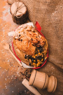 Fırında Kumpir Patatesi ve Lezzetli Peynir ve Toppings karışımı.