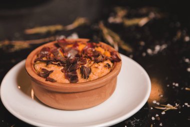 Geleneksel Ramazan Kebabının tadını çıkar