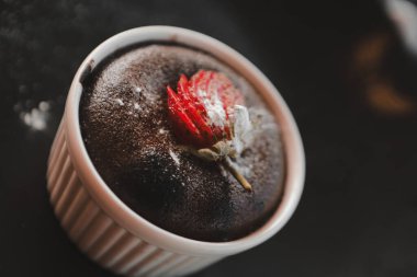 Kavanozda çok lezzetli tatlı, kavanozda tatlı ve kek.