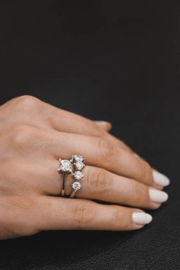 Zamansız Lüks Mücevherler: Elmaslar ve Altın Tasarımlar