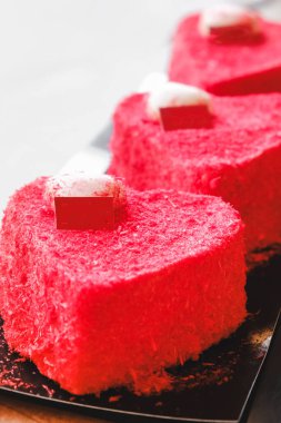 Masada lezzetli bir pasta var.