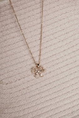 Güzel Mücevher Koleksiyonu: Elmaslar ve Altın Mücevherler