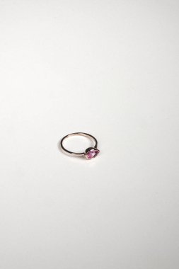 El yapımı değerli mücevherler. Kadınlar için bijouterie ve mücevher altın ve elmaslar