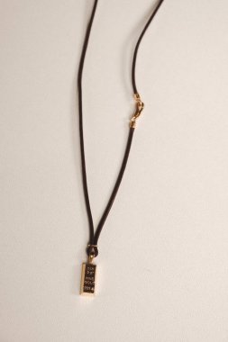 Zamansız Lüks Mücevherler: Elmaslar ve Altın Tasarımlar