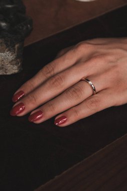 Modern Kadınlar İçin Şık Altın ve Elmas Mücevherler