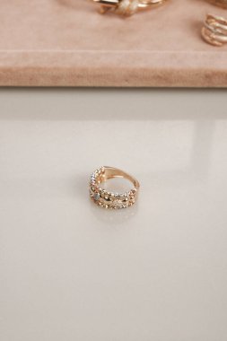 Parlak Mücevher Setleri: Altın, Elmas ve Gemstone