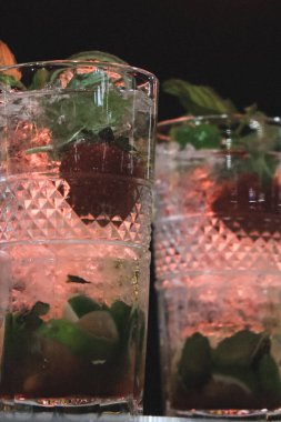 Lezzetli renkli kokteyller, parti kokteylleri.