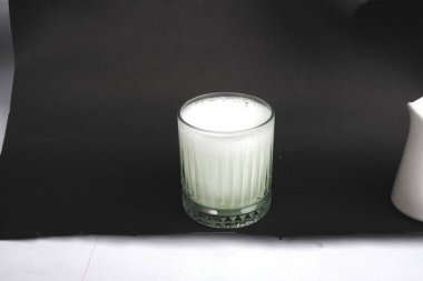 Kalın ve Pürüzsüz Eski Kokteyl