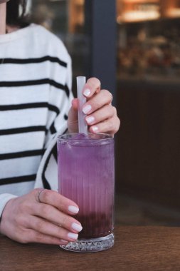 Kalın ve Pürüzsüz Eski Kokteyl