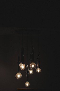 Yemek stili; taze sebzeler, un ve baharatlar masada, yemek.