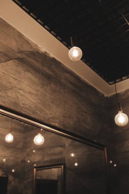 Yemek stili; taze sebzeler, un ve baharatlar masada, yemek.