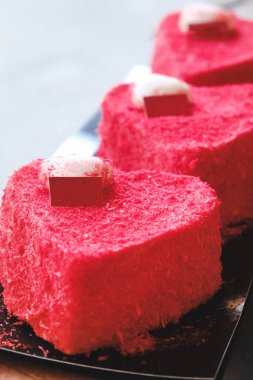 Masada lezzetli bir pasta var.