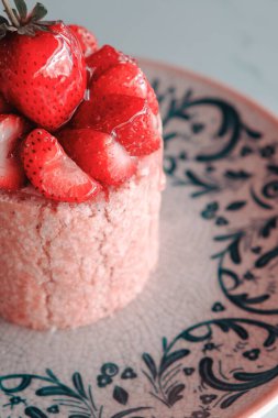 Lezzetli doğum günü pastası, el yapımı pasta.