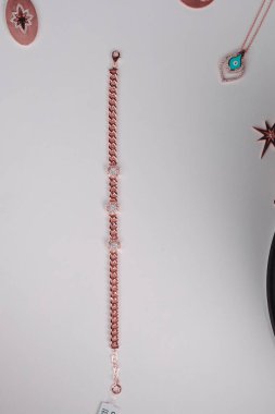 Geleneksel Türk içeceği, Sahlep, sütlü sıcak içecek.