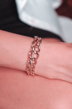 Altın ve Elmaslı Parlak Gemstone Mücevherleri