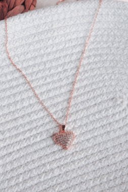 Lüks Gelinlik Mücevherleri: Elmaslar ve Altın Nişan Mücevherleri