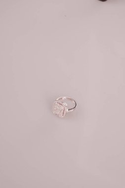 Zamansız Lüks Mücevherler: Elmaslar ve Altın Tasarımlar