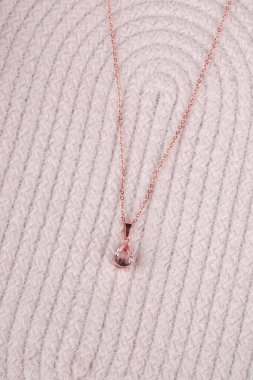 Altın Aksanlı Zarif Elmas Mücevherler