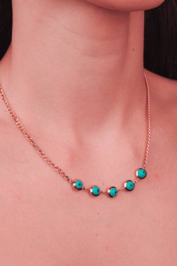 Gemstone 'lu zarif Altın ve Elmas Yüzükler