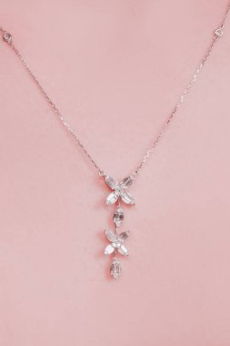 Parlak Elmaslı Görkemli Altın Mücevherler