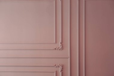 Modern oturma odasının içi.