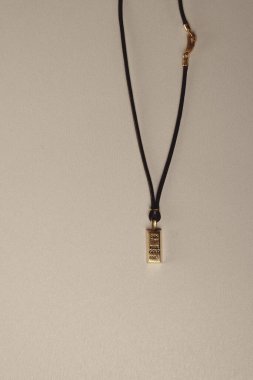 Parlak Elmas Kolyeler ve Altın Kolyeler