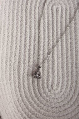 Parlak Mücevher Setleri: Altın, Elmas ve Gemstone