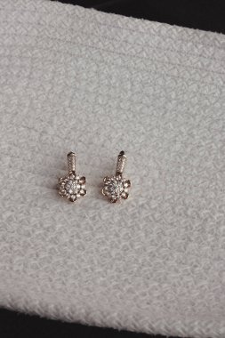 Parlak Mücevher Setleri: Altın, Elmas ve Gemstone