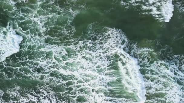 Flygfoto Det Inte Lugna Skummande Havet Med Stora Vågor Högkvalitativ — Stockvideo