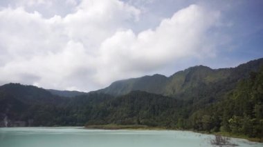 Güzel doğal manzara, dağlar, panoramalar, Talaga Bodas Gölü, Garut, Batı Java, Endonezya 'daki doğal turistik yerler.