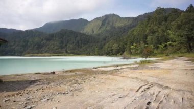 Güzel doğal manzara, dağlar, panoramalar, Talaga Bodas Gölü, Garut, Batı Java, Endonezya 'daki doğal turistik yerler.