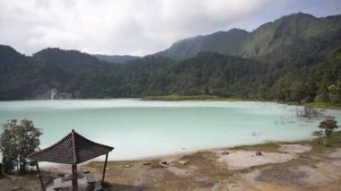 Güzel doğal manzara, dağlar, panoramalar, Talaga Bodas Gölü, Garut, Batı Java, Endonezya 'daki doğal turistik yerler.