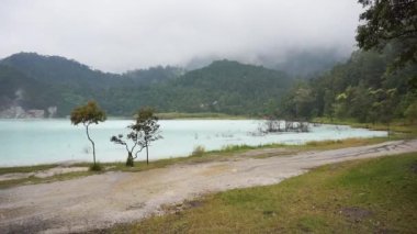 Güzel doğal manzara, dağlar, panoramalar, Talaga Bodas Gölü, Garut, Batı Java, Endonezya 'daki doğal turistik yerler.