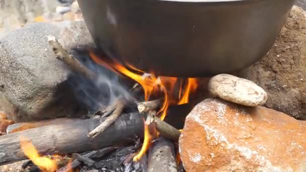 Rode Chili Met Kruiden Gereedschappen Voor Traditioneel Koken — Stockvideo