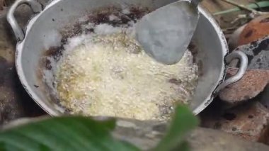Geleneksel yemek pişirmek için baharatlı kırmızı biber.