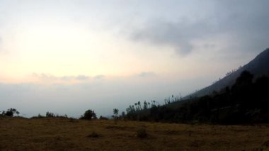 Sabahın köründe hareket eden bulutların zamanlaması gerçekten çok güzel.