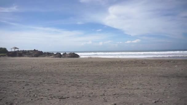 Όμορφο Βίντεο Θέα Στην Παραλία Φυσικά Πανοράματα Θαλασσινό Νερό Συνοδεύεται — Αρχείο Βίντεο
