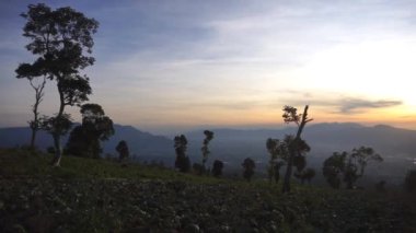 The Natural Beauty of the Hills ile Mountain Views in the Morning at Sunrise