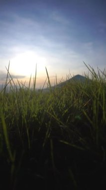 The Natural Beauty of the Hills ile Mountain Views in the Morning at Sunrise