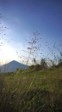 The Natural Beauty of the Hills ile Mountain Views in the Morning at Sunrise