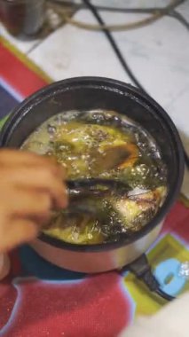 Taze su tilapia ya da elektrikli tavada kızartılmış mujair balığı.
