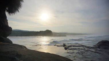 Sahil manzaralı Doğal Güzellik Öğleden Sonra Günbatımında Denizde Dalgalar Var