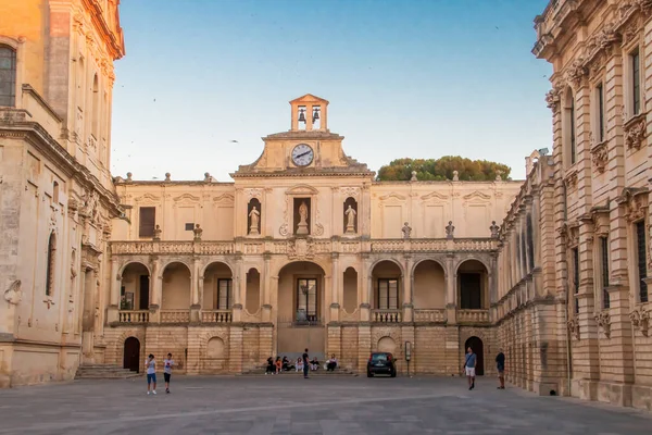 Лечче Италия 2019 Архиепископский Дворец Соборной Площади Барокко Фасад Богато — стоковое фото