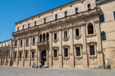 Lecce, İtalya. 07 01 2019. Katedral meydanındaki Kutsal Sanat Müzesi. Yüzü zengin bir şekilde süslenmiş arşivsel sarayda yer alan sarayın açılışı 1729 yılında yapıldı..