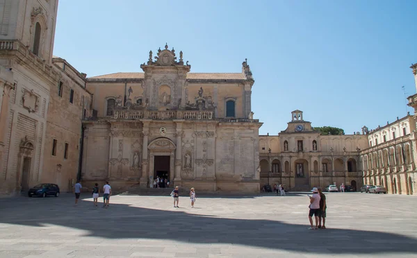 Lecce Italië 2019 Toeristen Het Plein Van Kathedraal Een Zonnige — Stockfoto
