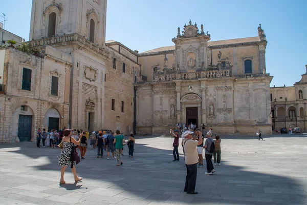 Lecce Italië 2019 Toeristen Het Plein Van Kathedraal Een Zonnige — Stockfoto