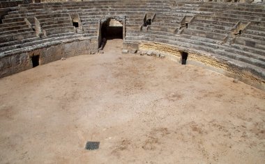 Lecce, İtalya 'daki Roma amfitiyatrosunun kalıntılarının mimari detayları. Sant 'Oronzo meydanında. Augustus zamanına dayanır ve yaklaşık 25.000 seyirci çekebilir..