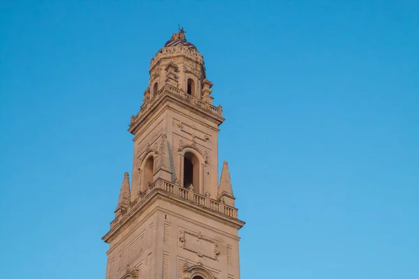 同名の広場にあるレッチェ大聖堂の鐘楼 1659年から1670年にかけてジュゼッペ ジンバロによって建てられ 5階建て 高さは70M — ストック写真