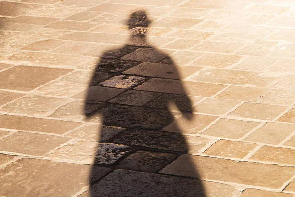 Minha Sombra Chão Ensolarado Lecce Itália Longa Sombra Homem Com Imagens De Bancos De Imagens